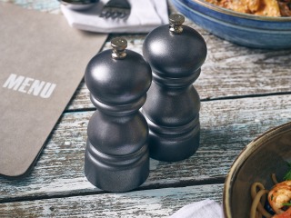 SALT & PEPPER GRINDERS AND SHAKERS 